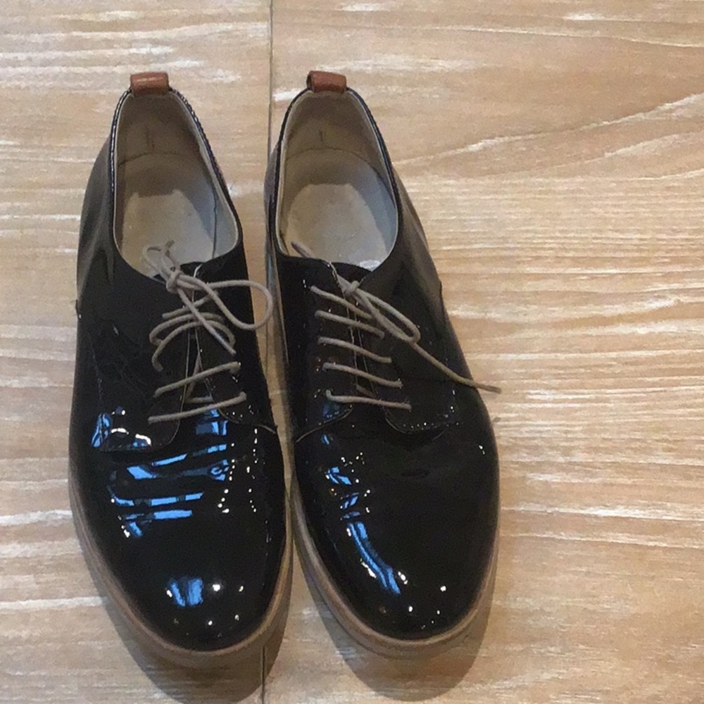 Black patent leather AGL oxfords - size 7.5